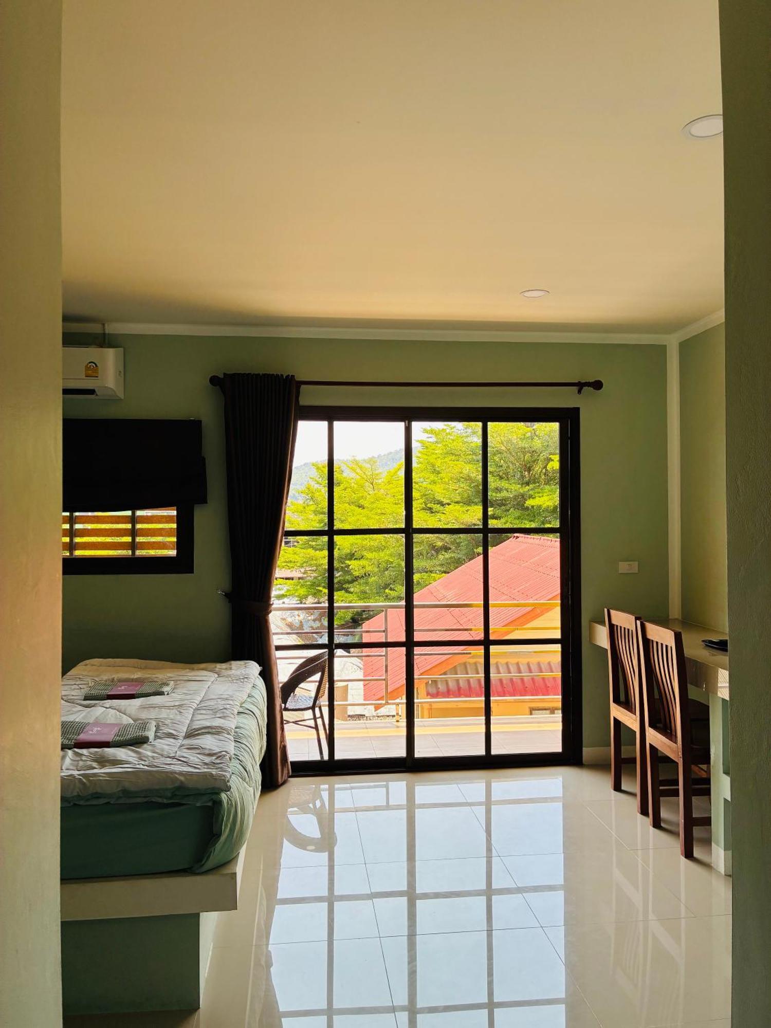 Rainbow No 10 Front Of Haad Rin Queen Ferry Apartment *